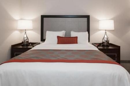 Ramada by Wyndham Boston - 18