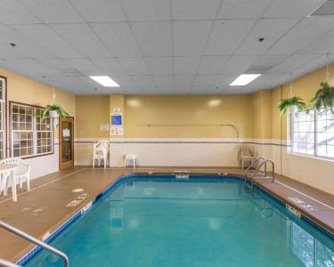 AmericInn by Wyndham North - 12