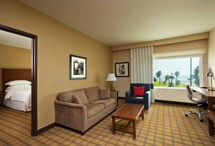 Clarion Pointe Galveston Seawall - 4