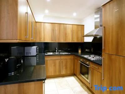 Queensgate Court - 97