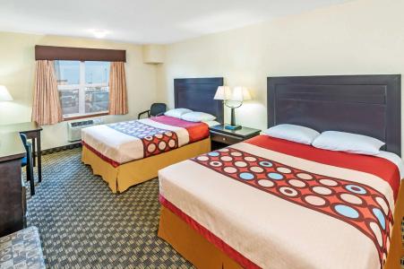 Super 8 by Wyndham/Airport - 3