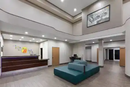 Super 8 by Wyndham San Antonio/Alamodome Area - 8