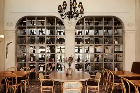 Legacy Gastro Suites - 22