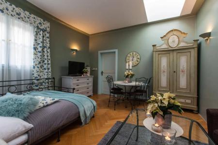 At the Black Star -Charming Romantic Suites and Apartments - 3