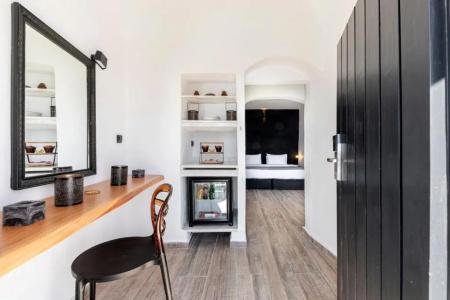 Pearl of Caldera Oia - Boutique by Pearl Collection - 76