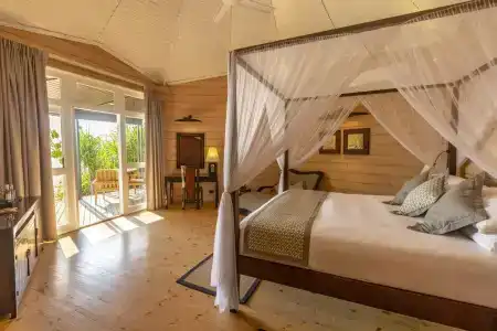 Komandoo Island Resort & Spa - 2