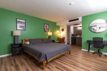 Traveler's Uptown - 41