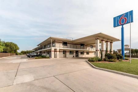 6-San Antonio, Tx - South Ww White Rd - 17