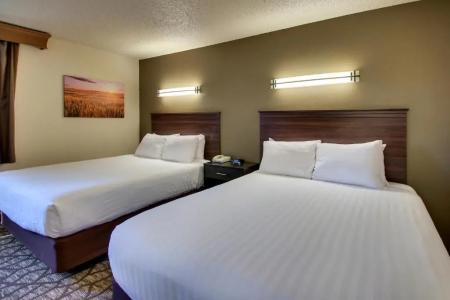 EverSpring Inn & Suites - 43