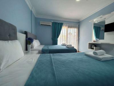 Boutique Marquis Blue - 18