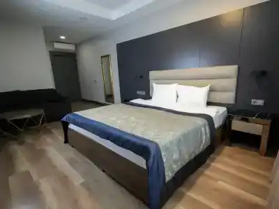 A Palace Suites - 211