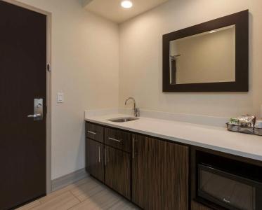Hampton Inn & Suites - 24