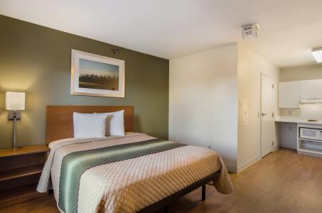 HomeTowne Studios by Red Roof Denver - Glendale/ Cherry Creek - 4