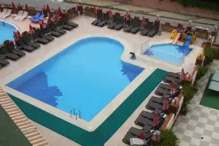 Riviera Apart - 11