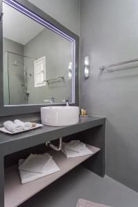 Zoumis Studios - 140