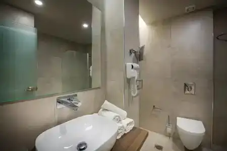 Alexandra Beach Resort & Spa - 24