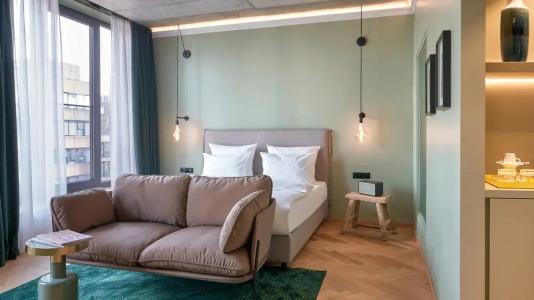 Gekko House Frankfurt, a Tribute Portfolio - 120