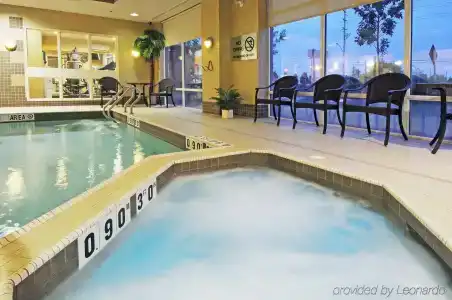 Monte Carlo Inn - 13