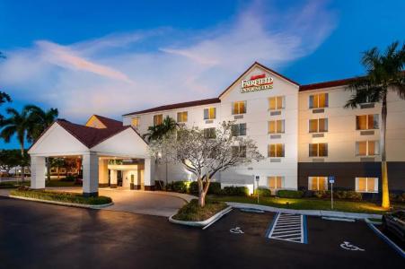 Fairfield Inn & Suites - 14