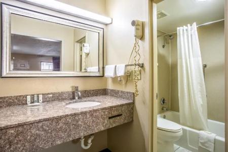Quality Inn - 24