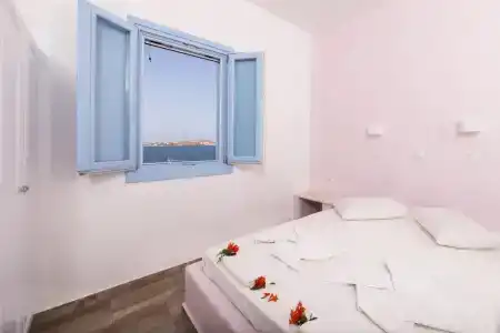 Stratos & Studios - 197
