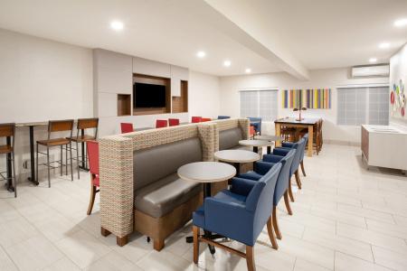 Holiday Inn Express & Suites, an IHG - 36