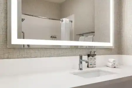 Holiday Inn Express & Suites Central - 46