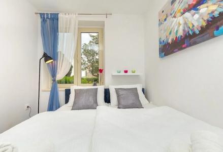 Guest House Steel - 32