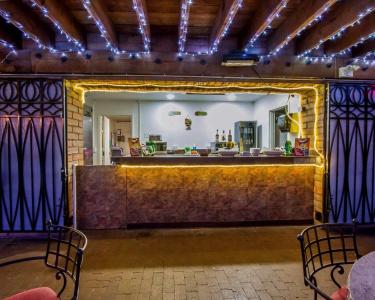 Comfort Suites At Sabino Canyon - 1
