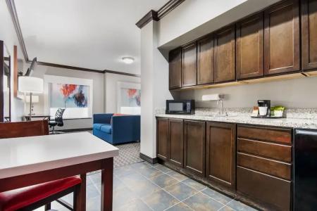 Hawthorn Suites by Wyndham - 61