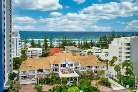 Outrigger Burleigh - 74
