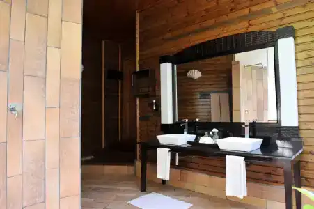 Komandoo Island Resort & Spa - 8