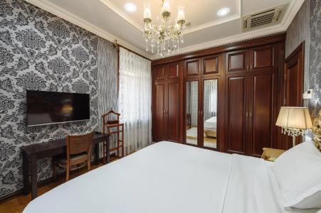 Royal Residence - 232