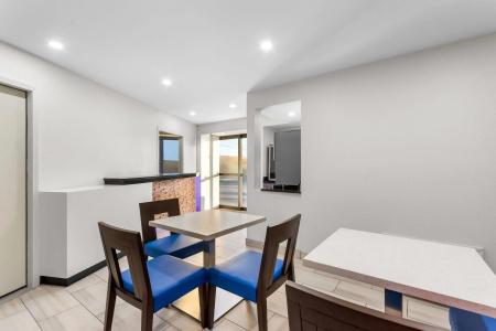 Days Inn by Wyndham Indianapolis East Post Road - 3
