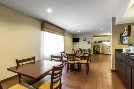 Quality Inn - 15