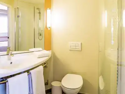 Ibis Oviedo - 24