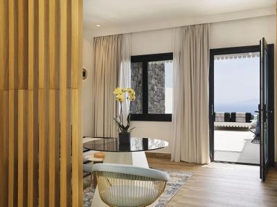 Cresanto Luxury Suites - 6