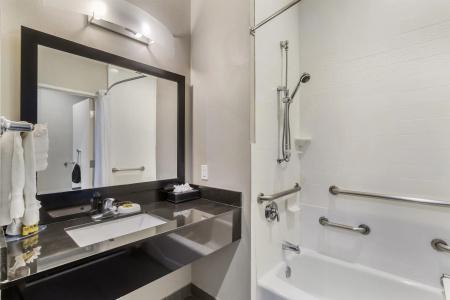 Best Western Plus Inn & Suites - 32