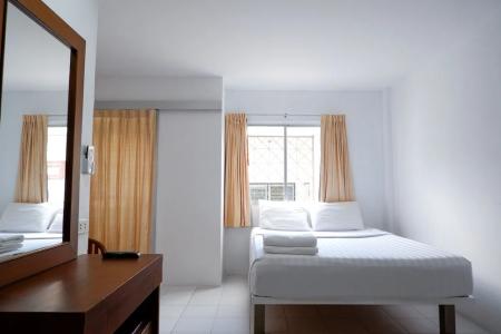 18 Coins Cafe & Hostel - 47