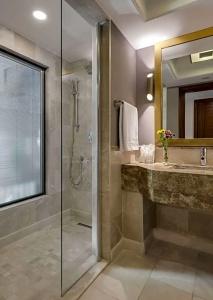 Doubletree by Hilton Van - 48