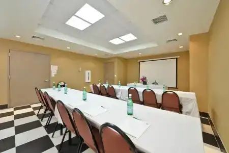 Holiday Inn Lower East Side, An Ihg - 13