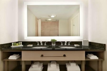 Hilton Suites Oceanfront - 2