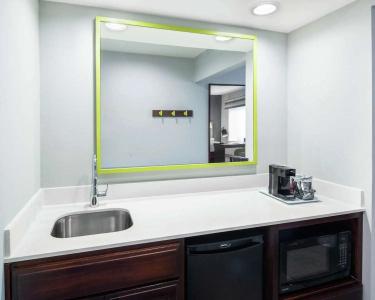 Hampton Inn & Suites - 55