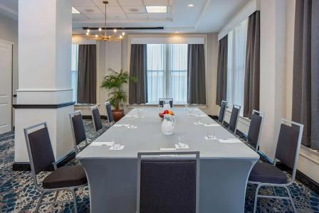 Hilton Garden Inn Downtown - 19