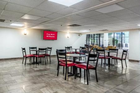 Red Roof Inn Plus+ & Suites Houston – Iah Airport Sw - 24