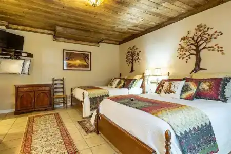 Hemlock Inn - 33