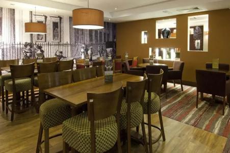Premier Inn Waterloo - 12