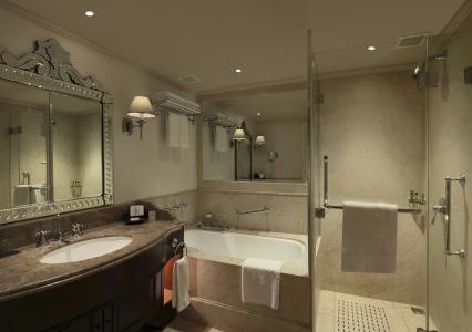 Hilton Mumbai International Airport - 26