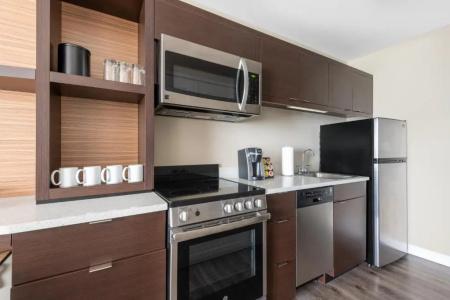 TownePlace Suites by Marriott Indianapolis Airport - 11