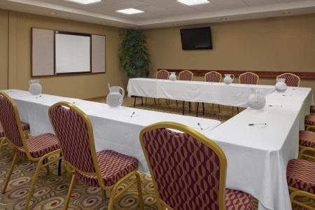 Hampton Inn - Hills - 31